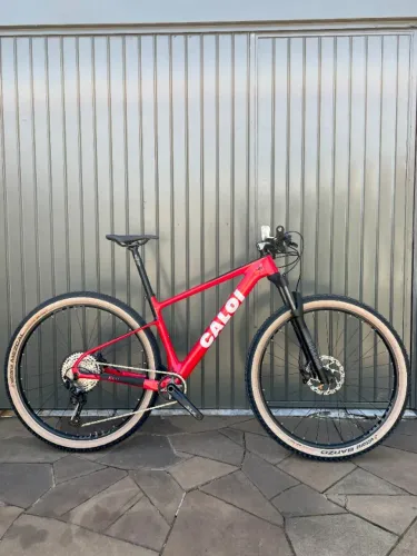 Caloi Elite Carbon Sport 2025 M (17) shimano slx 12v Rockshox recon