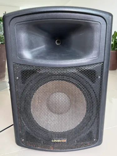 Um Par de Caixa Ativa LoudVox LP151A