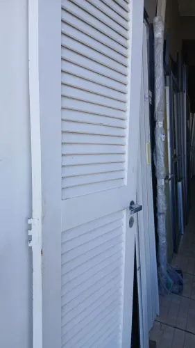 Folha de porta Ventilada Madeira Maciça 51 x 2,10 abertura lado esquerdo