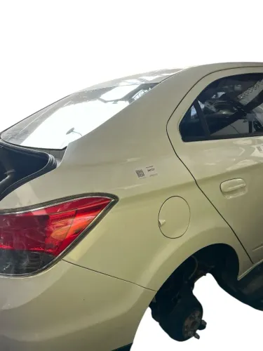 Lateral direita GM Prisma 2015 frente alta recorte