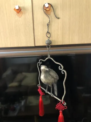 Enfeite de pássaro em metal Antiguidade Original com detalhes em vermelho