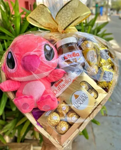 Cesta Presente Decorativa Stitch + Doces