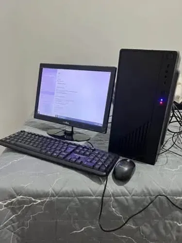 Computador completo. Intel i3; HD 500gb; memória: 8gb. Acompanha acessórios. Retirada