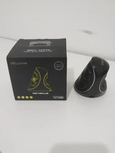 Mouse vertical sem fio ergonômico Delux (grande)