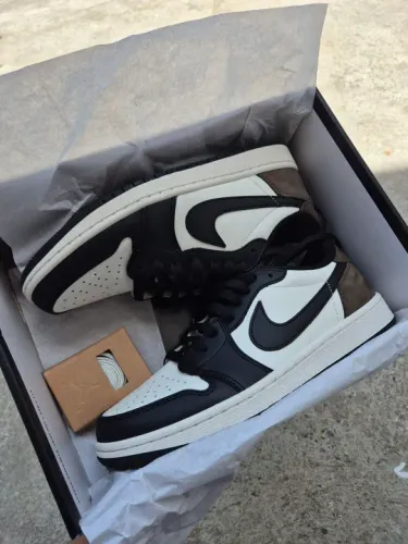 Nike Air Jordan 1 Low - Preto e Branco