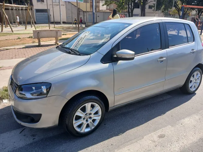 Volkswagen Fox 1.6 MI Total Flex 8V 5P 2013