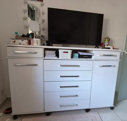 Cômoda branca 7 gavetas e 2 portas