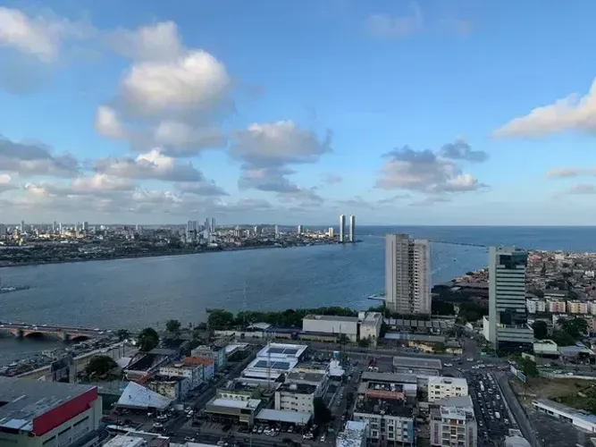 EA- Apartamento para morar ou investir no Pina, 1 quarto, padrão moura, andar alto e lazer