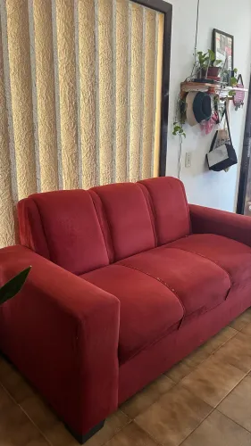 Vendo lindo sofá vermelho