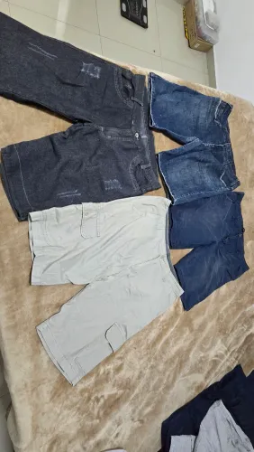 Lote 4 Bermudas Masculinas (Calvin Klein, Cargo, Jeans) Tam 44 ao 48 - Desapego