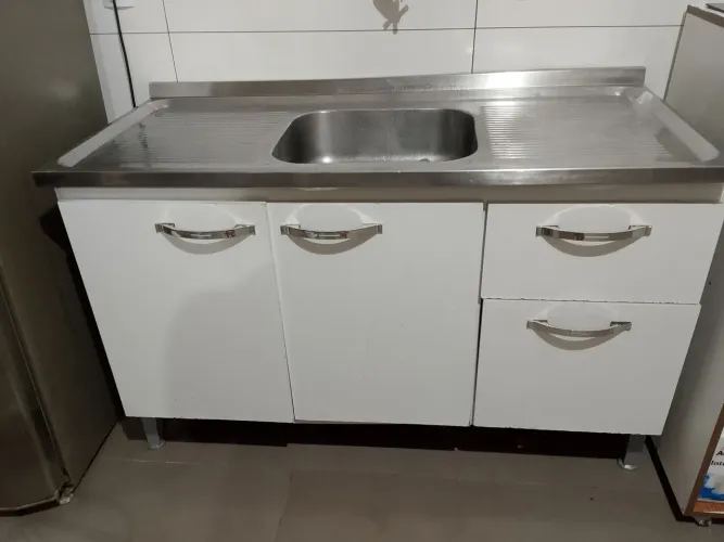 Vendo pia com armário