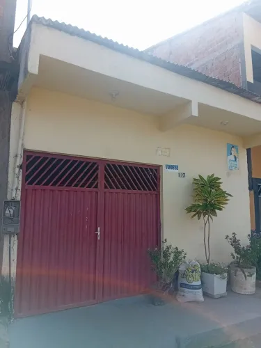 Vende-se uma casa