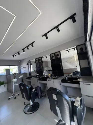 Vendo uma estrutura de Barbearia 