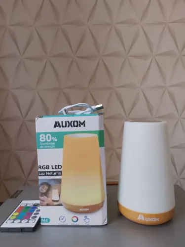 Luminária LED com Controle - Pouco Usada