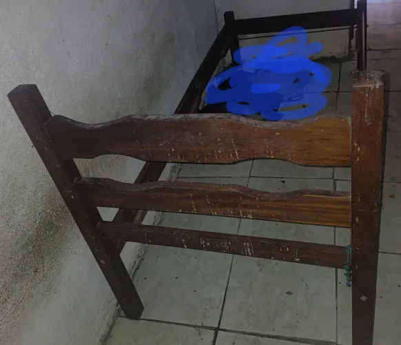 Vendo cama de sucupira solteiro usada