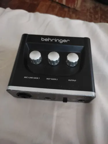 Interface behringer u-phoria UM2