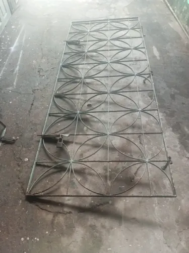 Portão de ferro completo p porta 80 cm. Negociável!
