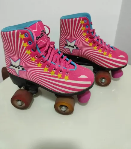 Patins Bouts quatro rodas 32 ao 35.