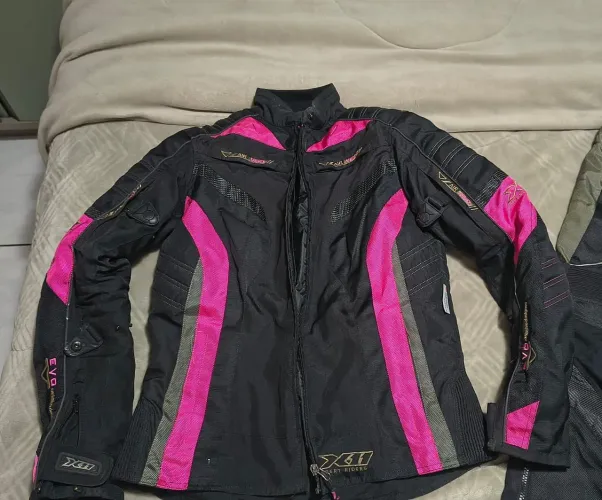kit jaqueta e calça motoqueiro x11 ótimo estado <br>Marca x11<br>Tamanho M femenina