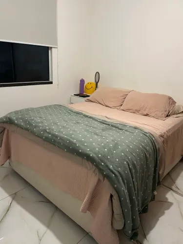 Cama de casal - colchão + base baú