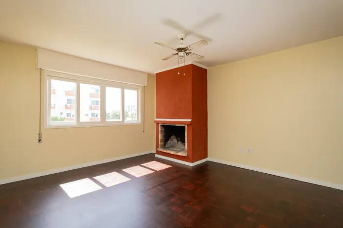 Apartamento de 3 Dormitórios Disponível para Venda e Aluguel no Areal em Pelotas RS, com C