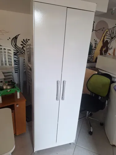 Guarda-roupa branco