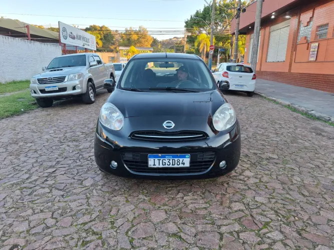 Nissan March SV 1.6 16V Flex Fuel 2013