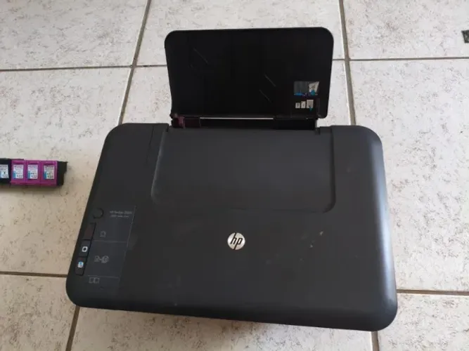 Impressora HP DESJET 2050 com cartucho de tinta