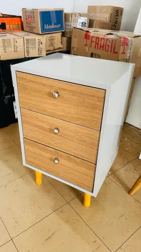 Vendo Lindo CRIADO / APARADOR DE CAMA 100% MDF