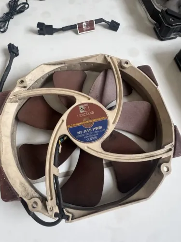 Ventoinha Noctua NF-A15 PWM 140mm (do cooler NH-D15S) + adaptador low-noise