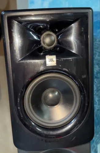 Monitores JBL 305p
