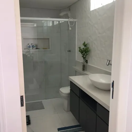 Alugo linda casa ampla e mobiliada