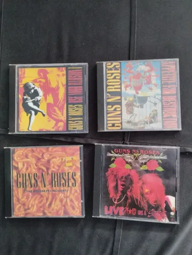 Quatro cds do Guns n` Roses