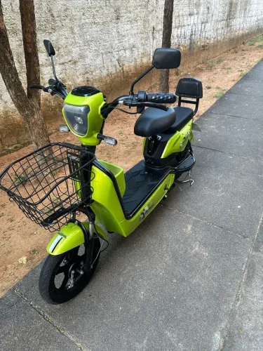 Bicicleta elétrica global novinha