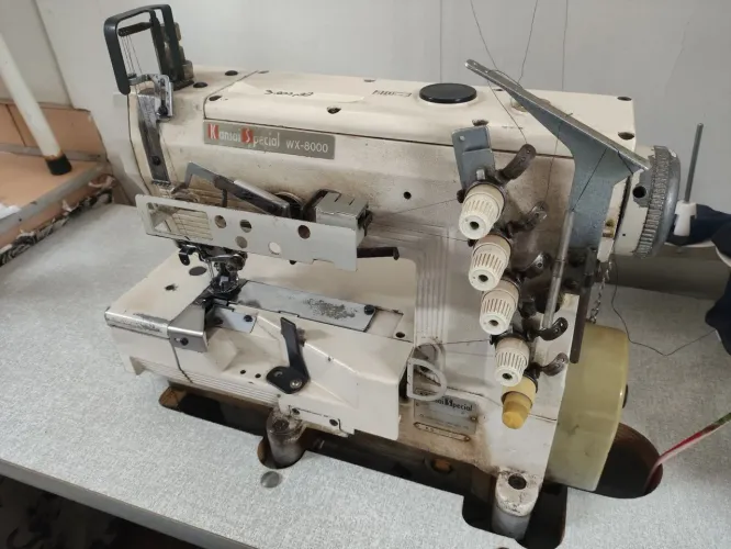 Máquina de costura Overloque Galoneira industrial em bom estado