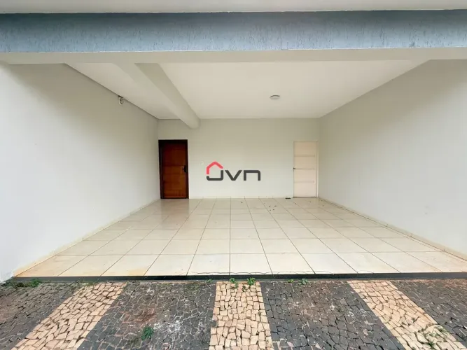 Linda Casa Para Locação em condominio Fechado (Royal Park) no Bairro Jardim Inconfidencia;