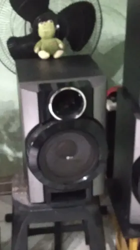 Micro sistem com carrosel de 3 cds,pen-drive , rádio am,fm e fita cassete.
