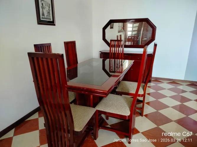 Jogo de sala de jantar em mogno 