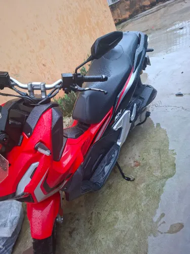 VENDE SE ADV 150
