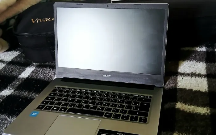 Notebook Acer Aspire 3 - 8GB RAM / SSD 128GB - Para conserto