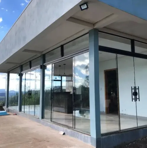 FECHAMENTO DE AREA COM INSTALAÇÃO INCLUSA