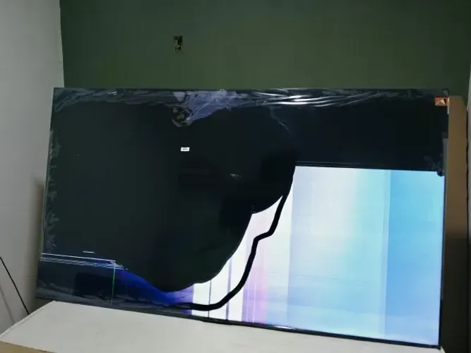 TV TCL 74p7K QLED 75'' - Tela Trincada para Retirada de Peças - NOVA