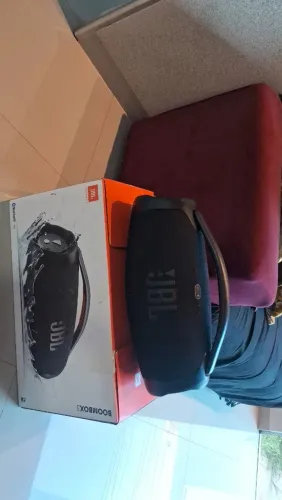 Caixa grande JBL 3 usada poucas vezes