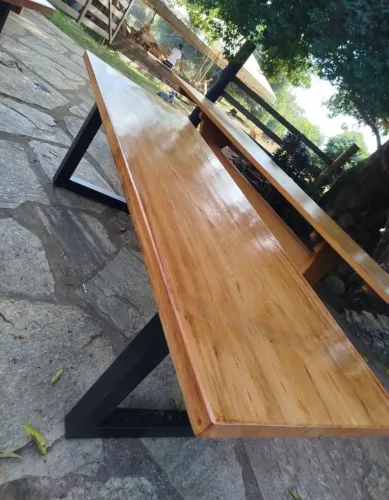 Mesas em madeira maciça pranchão inteiriço peças com designer rústico e sofisticado
