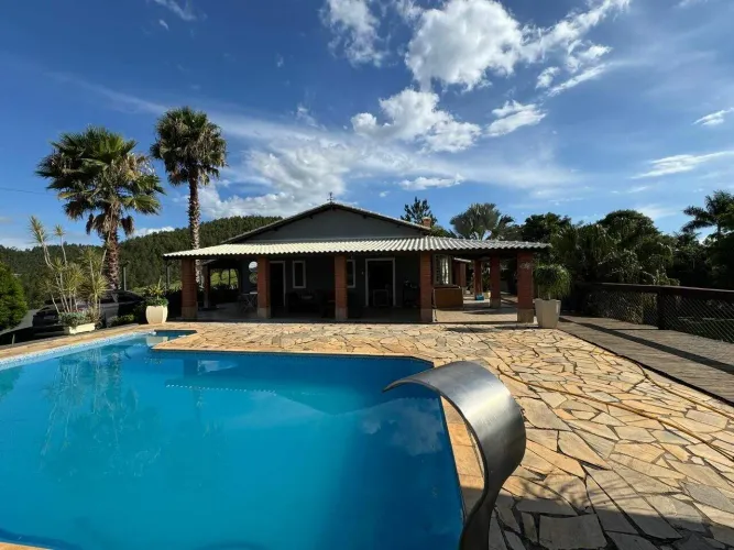 Chácara em Santa Branca Santa Branca | 3 quartos, piscina e vista panorâmica