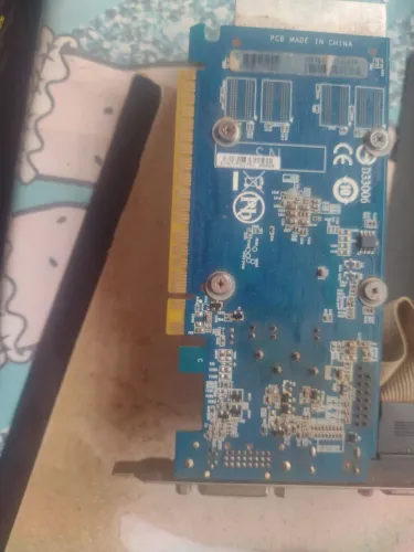 Placa de vídeo 610 979MB