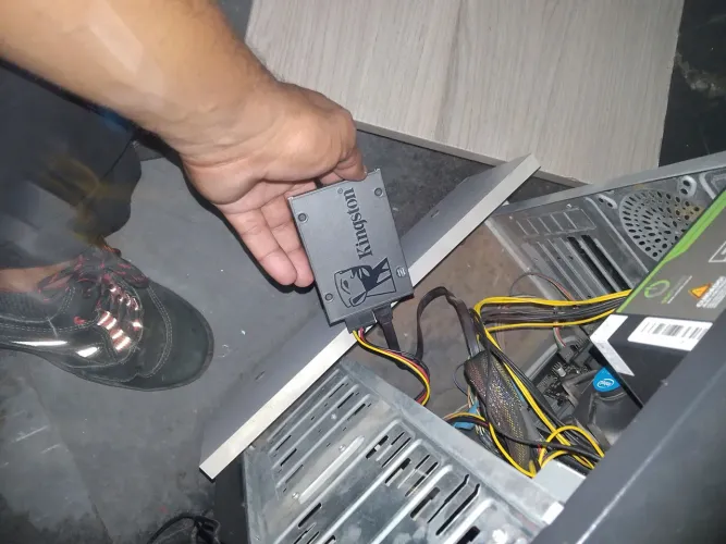 Vendo ssd de 120gb por R$100 reais ótimo para seu Pc ? ou notebook.