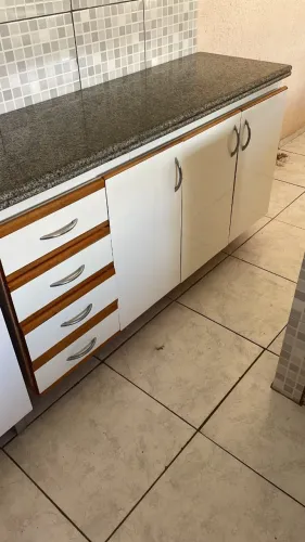 ARMARIO DE COZINHA EM MADEIRA MACIÇA