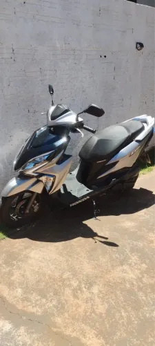 Vendo moto semi novo