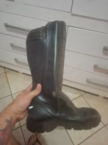 Bota, gandola e cinto de bombeiro civil